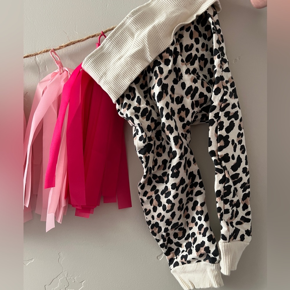 GAP Girls' Dress and Tops (With Free Leopard Sweatpants) Heart and Star Patterns - Picture 5 of 5